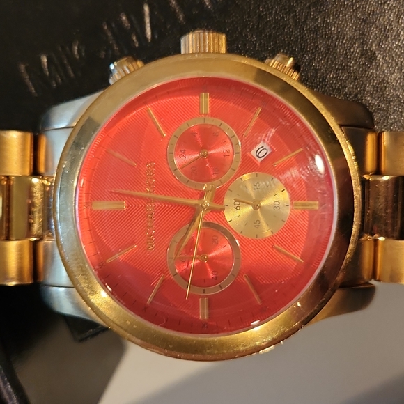 MICHAEL KORS WOMANS GOLD TONE WATCH-# 5930 - Picture 2 of 8